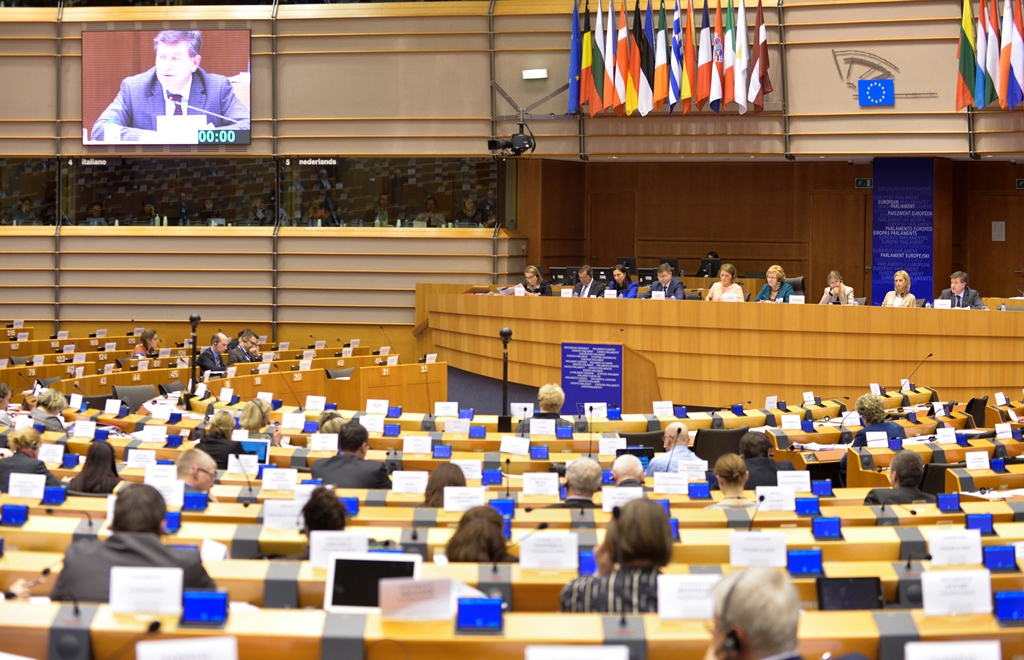 an analysis of european parliament The history of european parliament law european essay the european parliament is the only elected parliamentary institution of the european union it does not have the powers of a normal national parliament in the sense that it cannot propose new legislation it can only accept, reject or put forward amendments to laws proposed by. an analysis of european parliament The history of european parliament law european essay the european parliament is the only elected parliamentary institution of the european union it does not have the powers of a normal national parliament in the sense that it cannot propose new legislation it can only accept, reject or put forward amendments to laws proposed by.